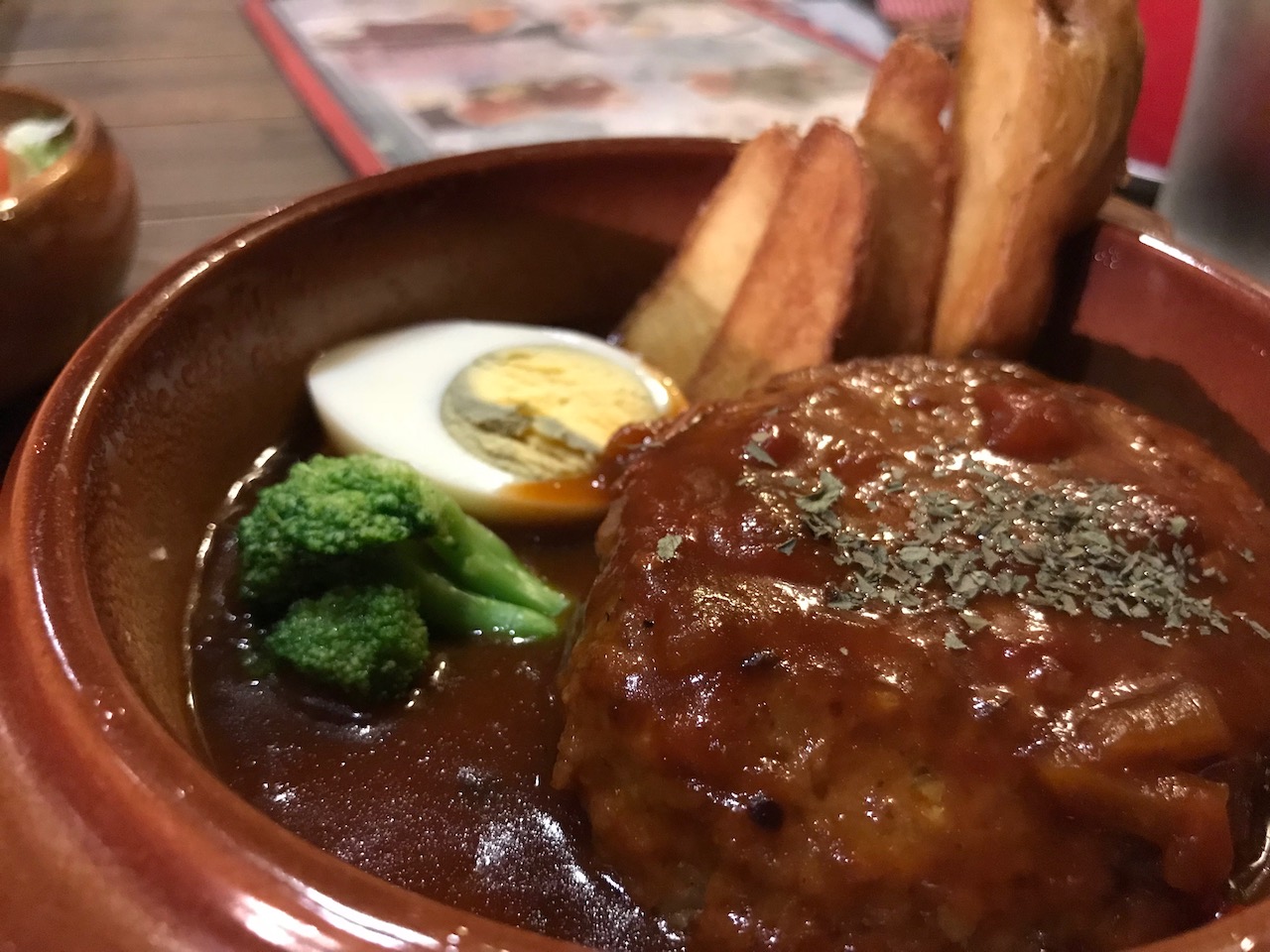 姫路駅前おみぞ筋のアイルキッチンは危険過ぎる！煮込みハンバーグランチ食べてきた！