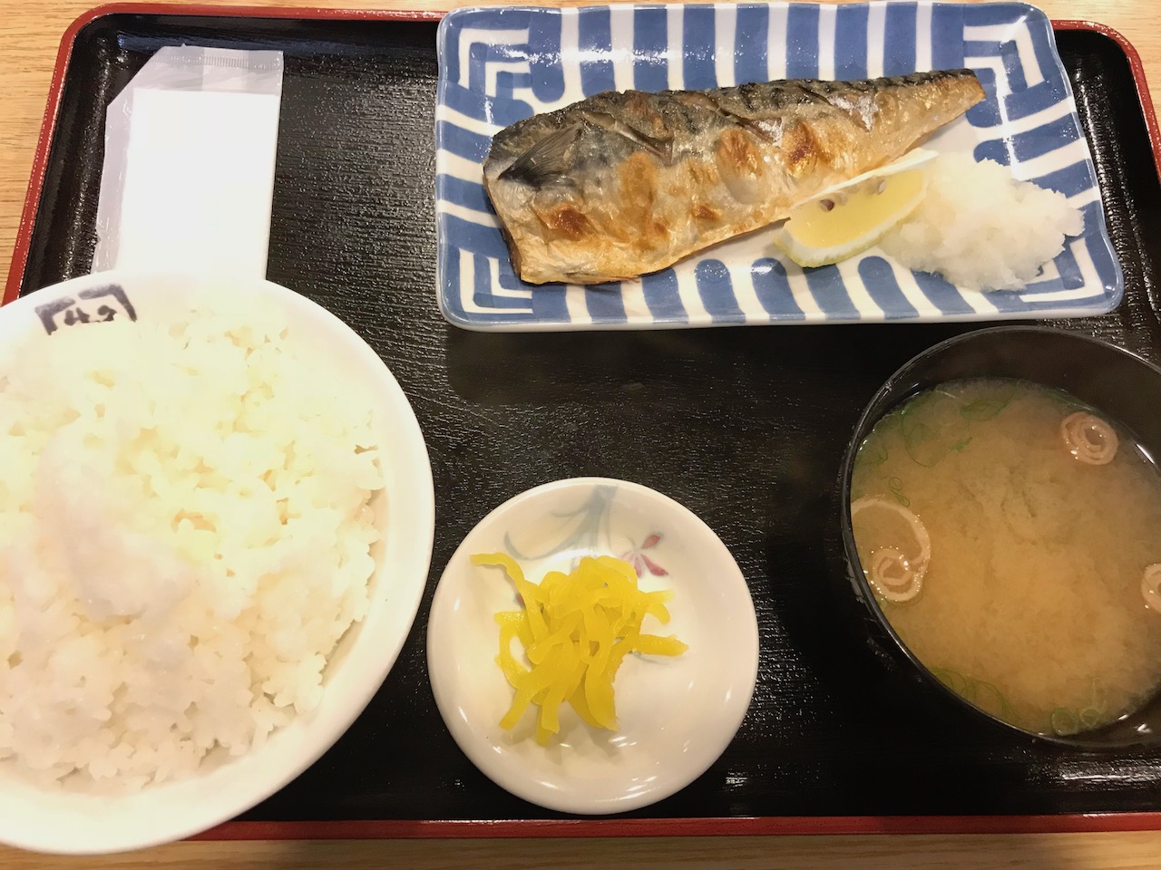 姫路駅前14時...ランチ難民を救ってくれたのは姫路食堂だ！激安ランチでごはん大盛り無料！