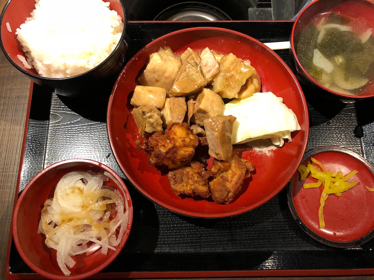 唐揚げ食べ放題の牛凪で日替わりのトロ〜ンと美味い角煮を食べてきた！