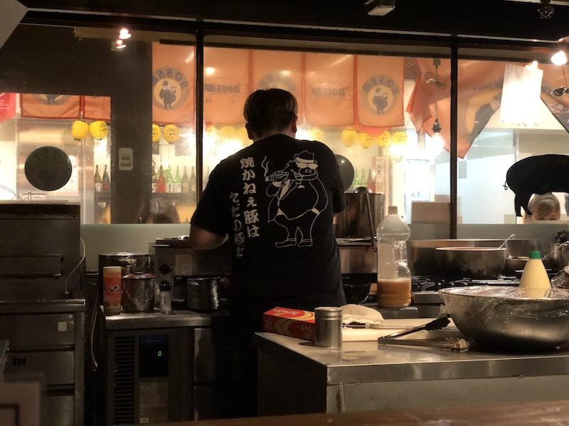 姫路駅前でちょっと飲んで帰ろう。そんなときは駅地下グランフェスタのBOSS豚!
