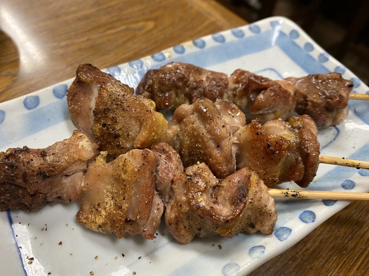 姫路駅前の路地にある古い昔ながらの鶏がウリの居酒屋「一番」のヒネ鶏がマジで一番な美味さでビビった！